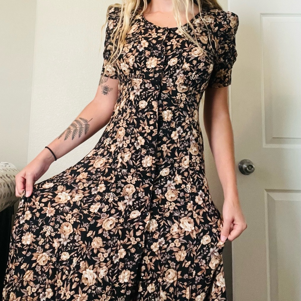LAST PRICE DROP Beautiful vintage floral dress - Picture 4 of 5